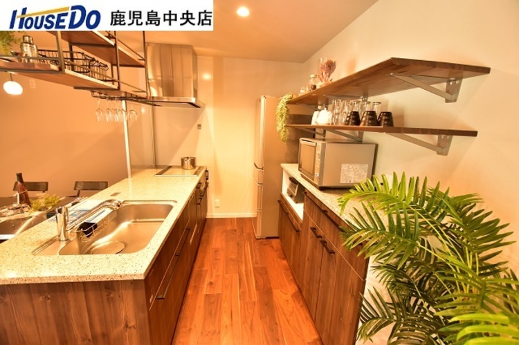 キッチン 【キッチン】木目調とアイアンの調和のとれたキッチン周りです♪