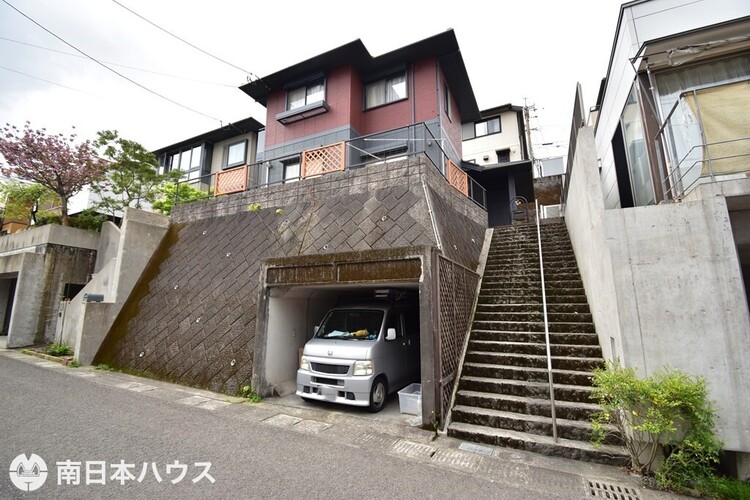 外観 北東向き道路【敷地面積151.71m2(45.89坪)】駐車1台！