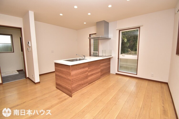 キッチン 【キッチン】ダイニングスペースにぴったりな広さもありオープンキッチンなので開放的です♪