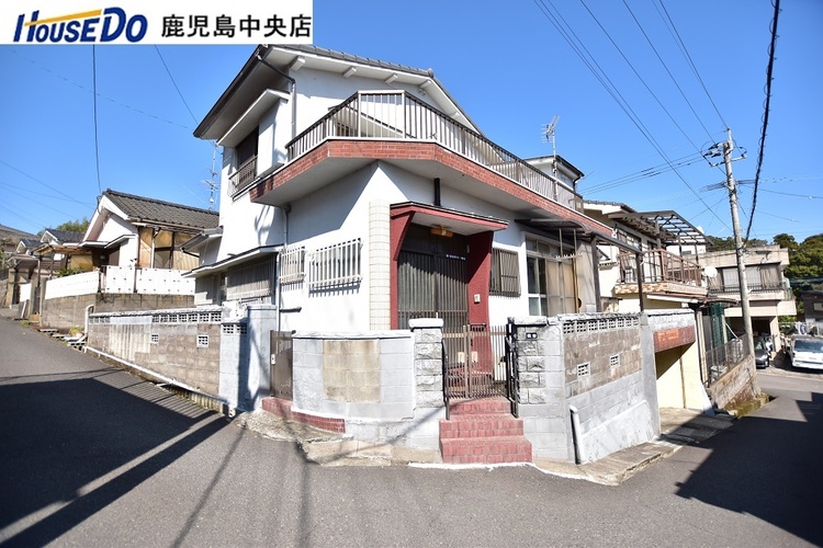 外観 南西角地【敷地面積116.64m2(35.28坪)】駐車1台分！