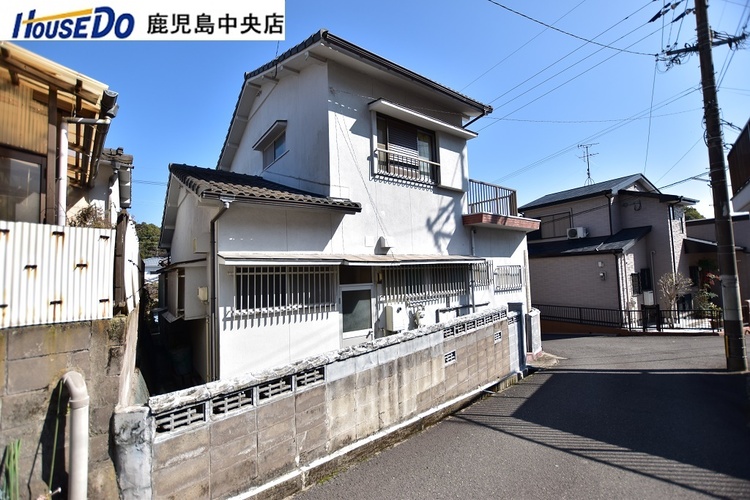 外観 所有者様が居住中につきご見学をご希望の際には事前にご連絡下さい♪