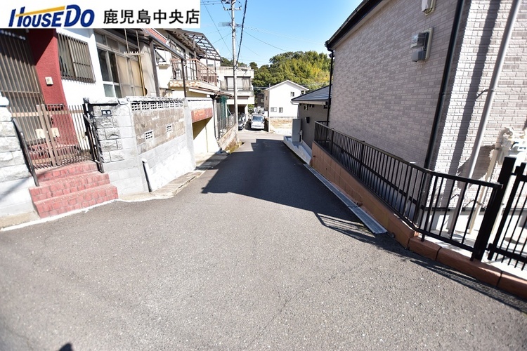 外観 【前面道路】南向きの前面道路です！