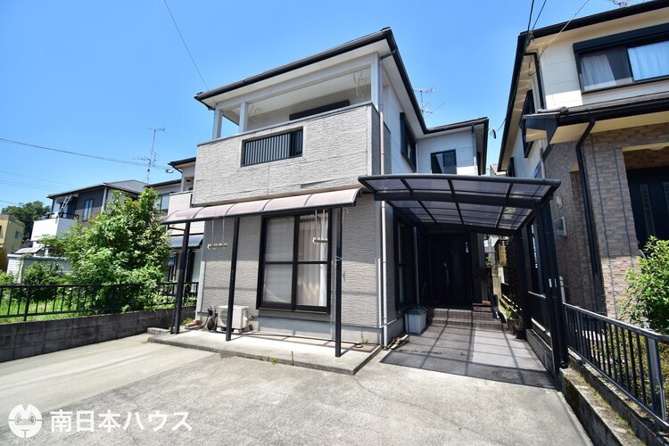 外観 東南向き道路【敷地面積140.00m2(42.35坪)】駐車3台！即日内覧可能です♪