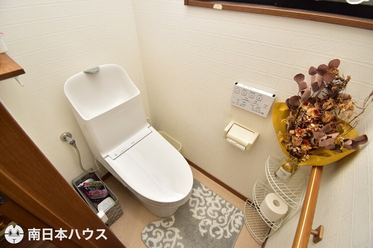 その他 【トイレ】2020年に新調しています！温水洗浄便座機能付きのトイレです！