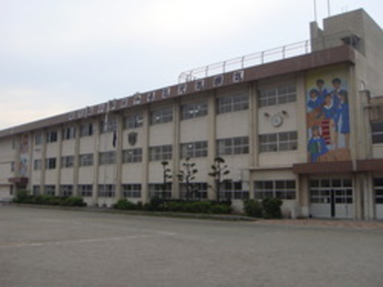周辺 坂元台小学校【鹿児島市立坂元台小学校】は、西坂元町に位置する1985年創立の小学校です。令和3年度の生徒数は403人で、16クラスあります。校訓は「やる気　元気　根気」で… 徒歩 約9分（約660m）