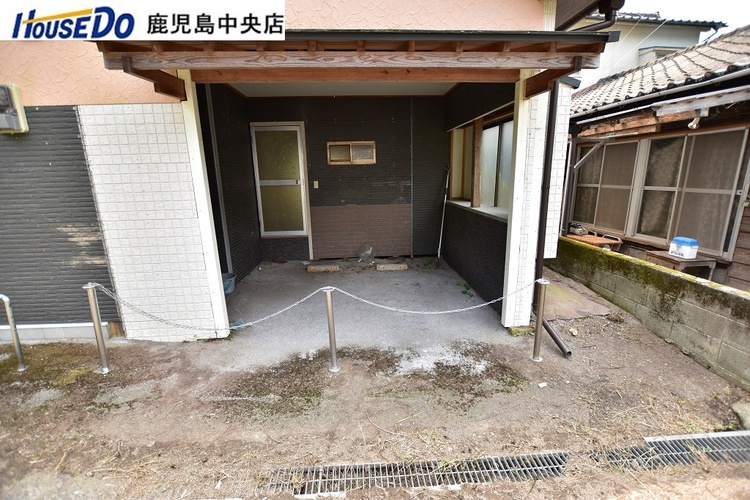 その他 【駐車場】ビルトインガレージ1台分！庭スペースを駐車場としても使用できます♪