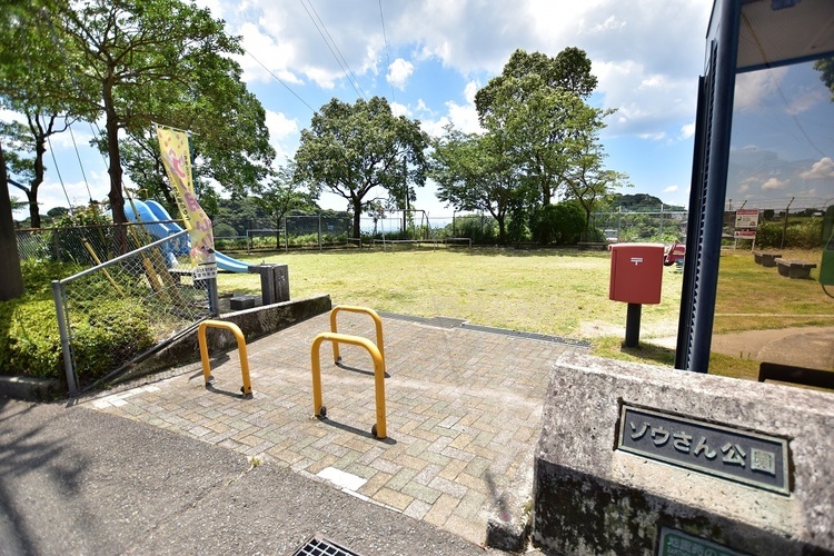 周辺 ゾウさん公園【ゾウさん公園】鹿児島市東坂元1丁目にある公園です遊具、トイレ、ポスト、公衆電話あり 徒歩 約11分（約820m）