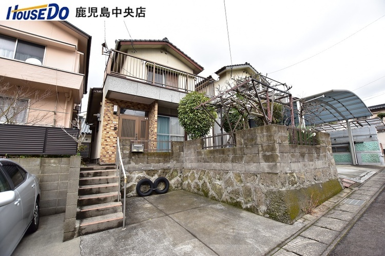 外観 南西向き【敷地面積100.61m2(30.43坪)】駐車1台分！