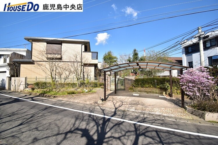 外観 南角地【敷地面積434.97m2(131.57坪)】駐車3台分！即日室内のご見学が可能です♪