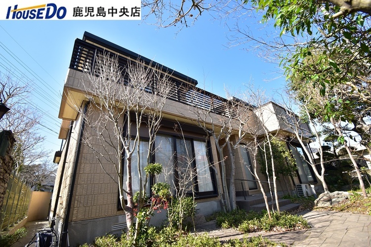 外観 南角地【敷地面積434.97m2(131.57坪)】駐車3台分！即日室内のご見学が可能です♪