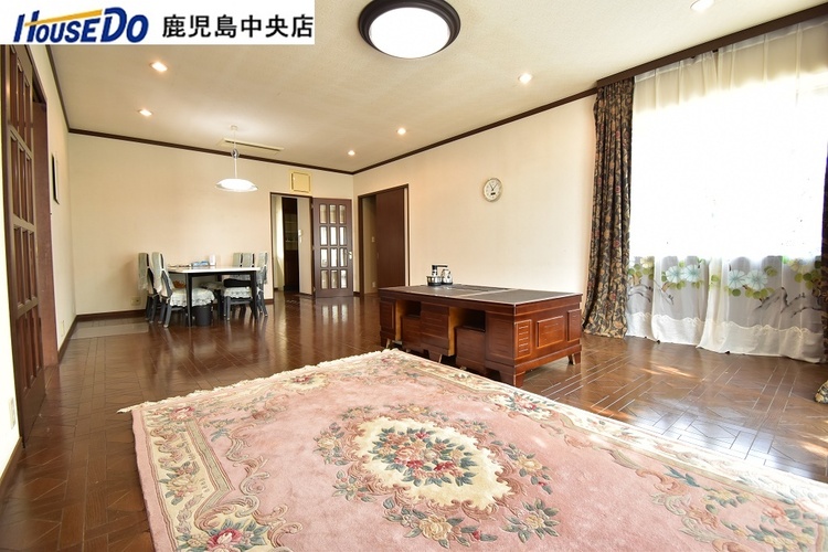 居間 【リビング】丁寧に使用された室内です♪東南向きの明るいリビングです♪