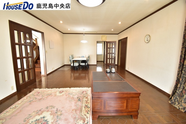 居間 【リビング】丁寧に使用された室内です♪東南向きの明るいリビングです♪