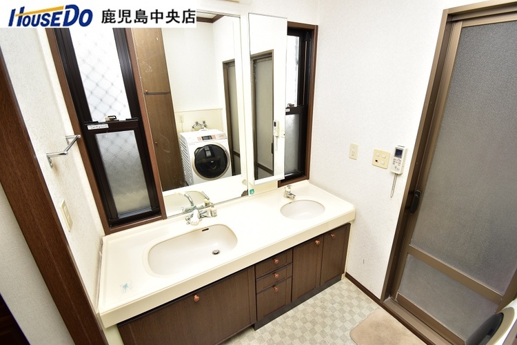 その他 【洗面台】幅広の洗面台で洗い場が2ヵ所あります♪