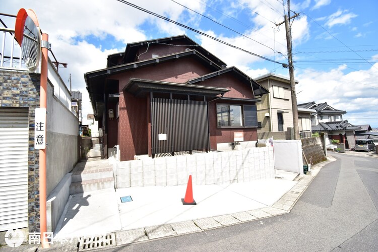 外観 西向き道路【敷地面積202.06m2(61.12坪)】駐車2台！即日ご内覧可能です♪