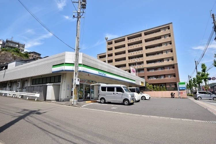 周辺 ファミリーマート永吉二丁目店【ファミリーマート永吉二丁目店】は、鹿児島市永吉2丁目36-17に位置する永吉二丁目交差点近くのコンビニエンスストアです。駐車場有、店内には鹿… 徒歩 約9分（約650m）