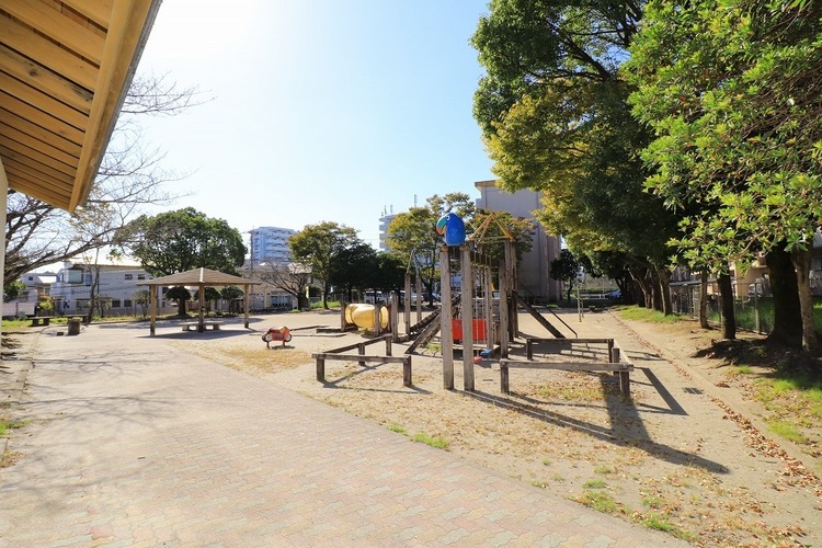 周辺 陣ケ丘公園 徒歩 約12分（約900m）