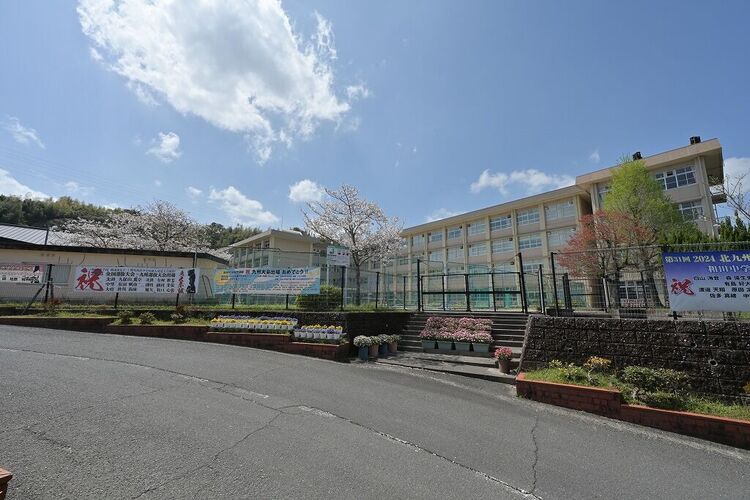 周辺 和田中学校【鹿児島市立和田中学校】は、和田2丁目に位置する1947年創立の中学校です。令和4年度の生徒数は729人で、22クラスあります。校訓は「敬愛・創造・錬磨」で… 徒歩 約17分（約1340m）