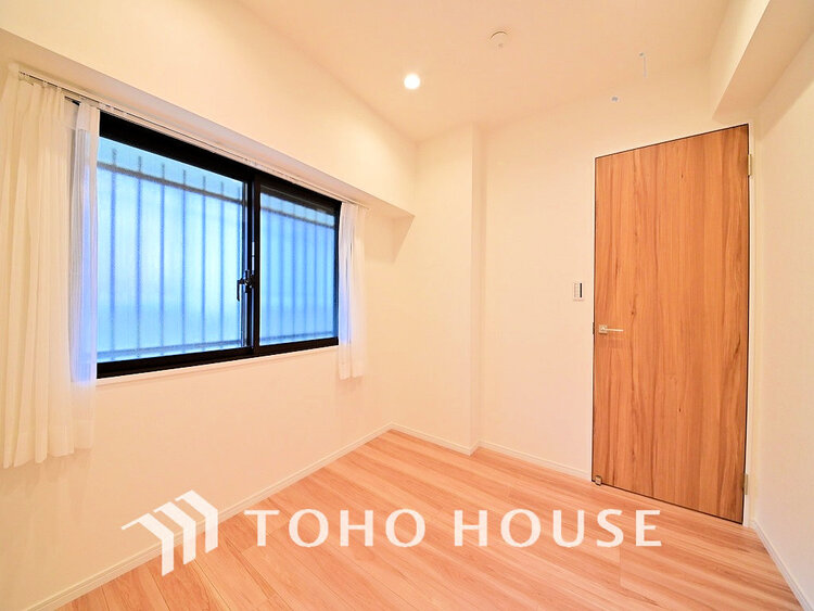 内装 採光もある洋室は、くつろぎのひと時を過ごすのにぴったり