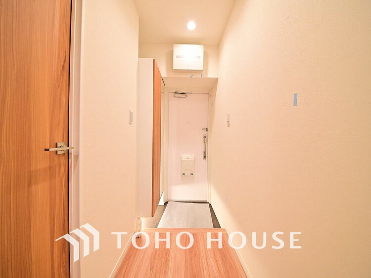 玄関 落ち着いた雰囲気の玄関、家族の帰りを暖かく迎えてくれます