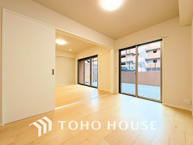 内装 採光もある洋室は、くつろぎのひと時を過ごすのにぴったり