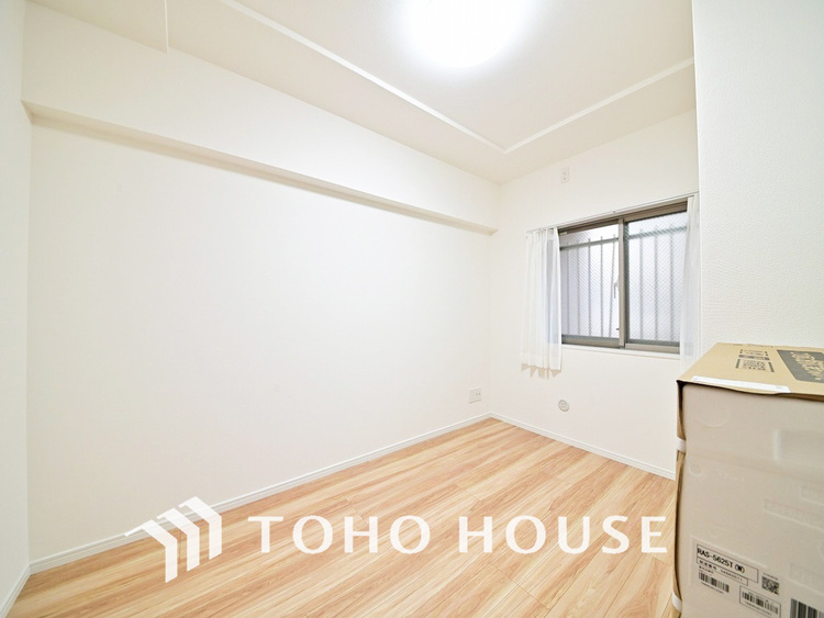 内装 採光もある洋室は、くつろぎのひと時を過ごすのにぴったり