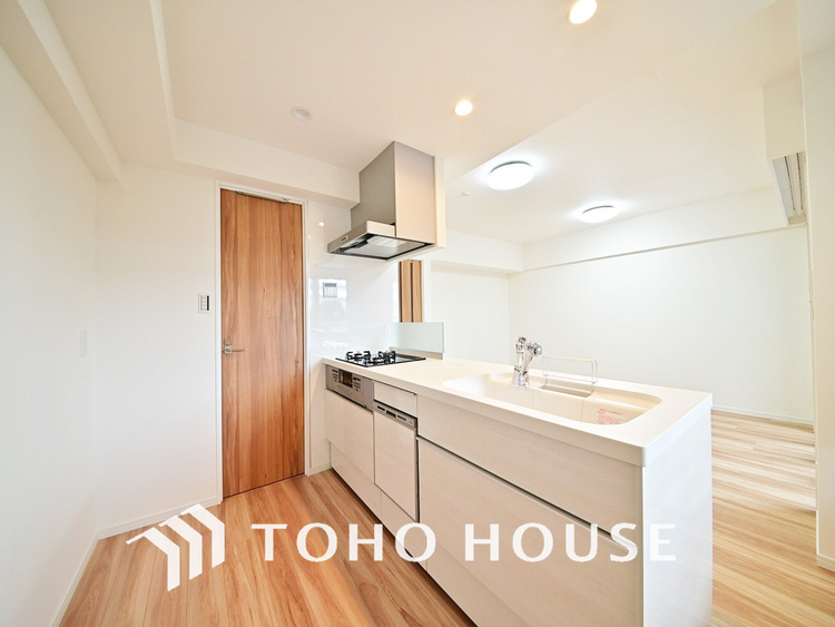 キッチン シンプルな部屋の雰囲気に溶け合うナチュラルキッチン