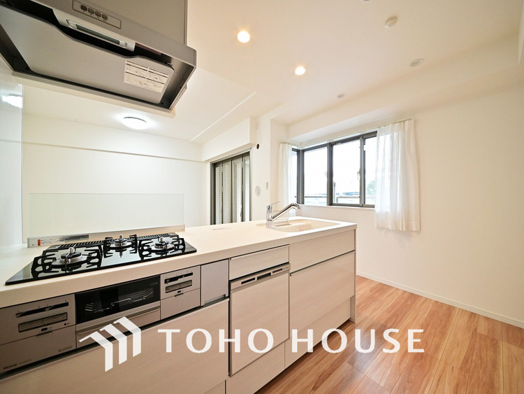 キッチン 落ち着きのあるカラーで統一された清潔感と気品が溢れるキッチン