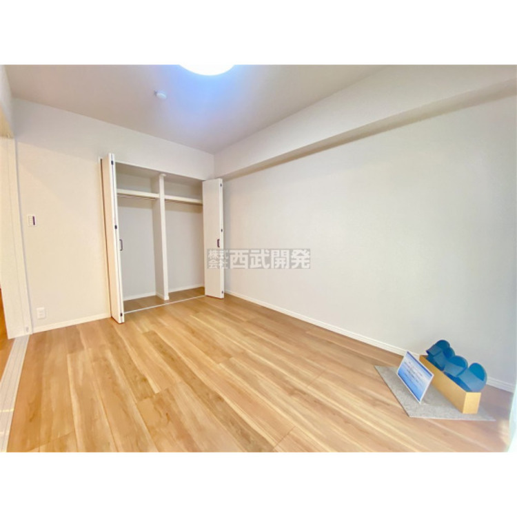 内装 部屋にはクローゼットがございます。収納が多いお家はすっきりして快適空間です。