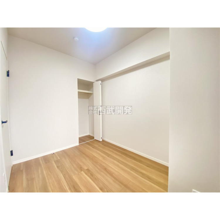 内装 洋服などをすべて収納して室内空間は広々快適