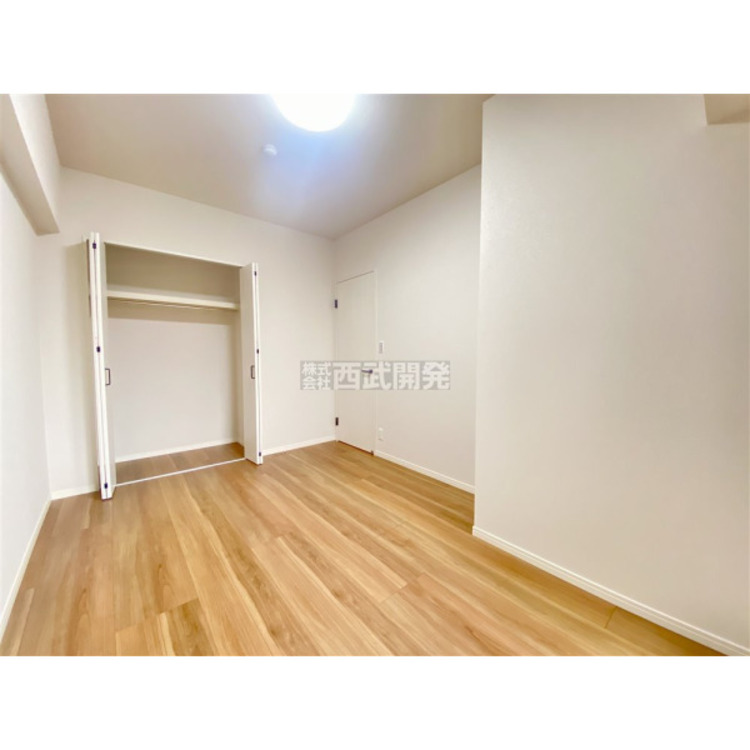 内装 洋服などをすべて収納して室内空間は広々快適