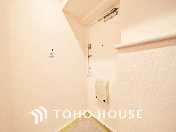 玄関 飾り過ぎないシンプルな内装の玄関