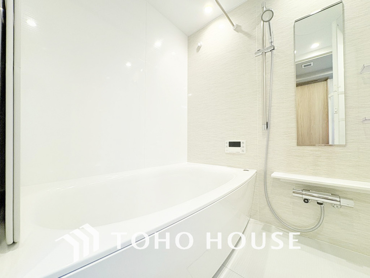 風呂 一日の疲れを癒すバスルームは、心地よいリラックスを叶える清潔感溢れる空間