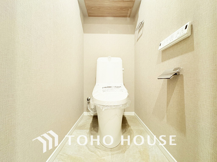 トイレ 清潔な洗浄機能付温水シャワートイレ