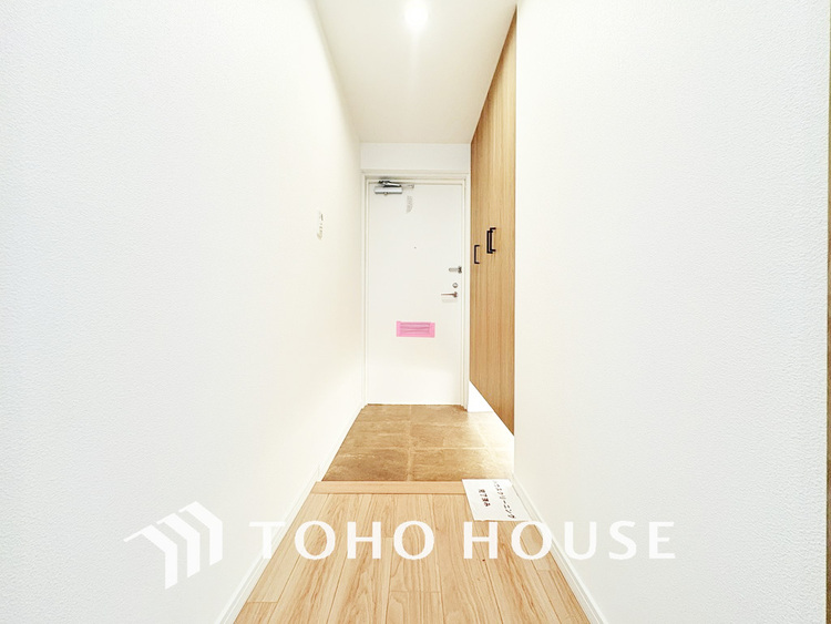 玄関 飾り過ぎないシンプルな内装の玄関