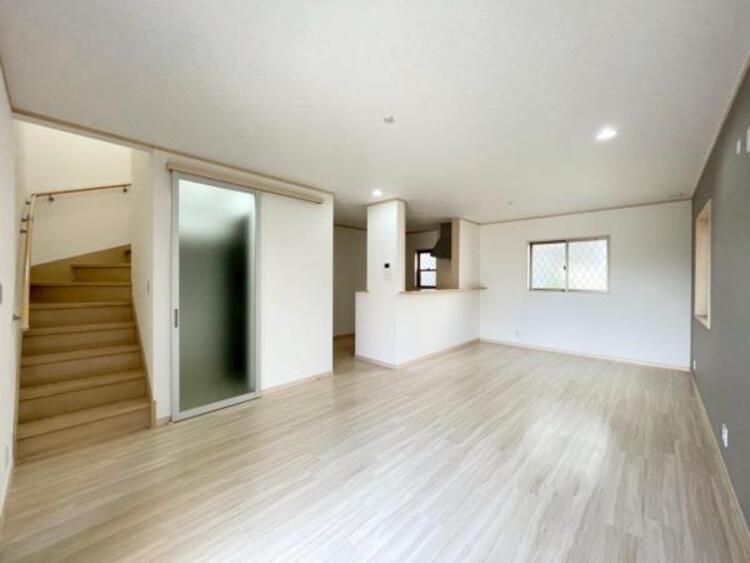 内装 リビング階段を通って自室に向かう設計で、ご家族のコミュニケーションがうまれます 