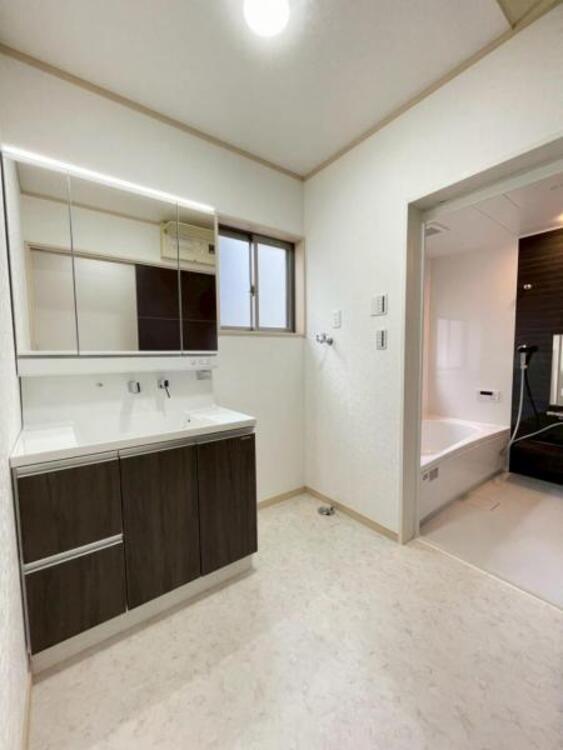 洗面 忙しい朝にも落ち着いて身支度ができるゆとりある洗面スペース 