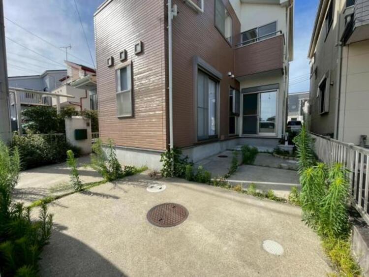 駐車場 カースペース2台駐車可能（車種による）