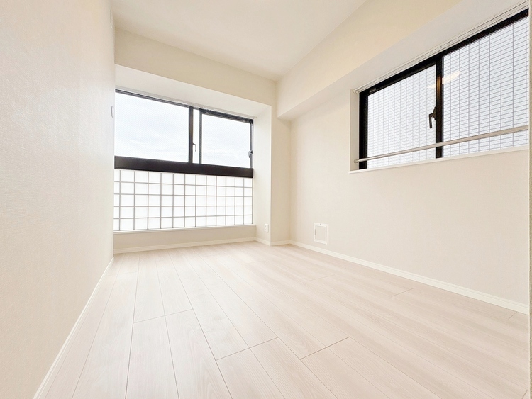 寝室 ベッドも十分に設置するスペースがあります。