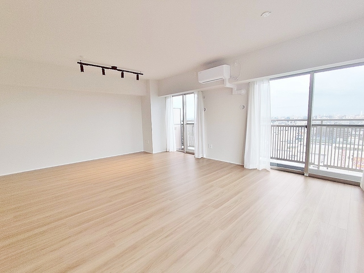 居間 飾り過ぎないシンプルな内装と偏り過ぎないデザインで統一しました。