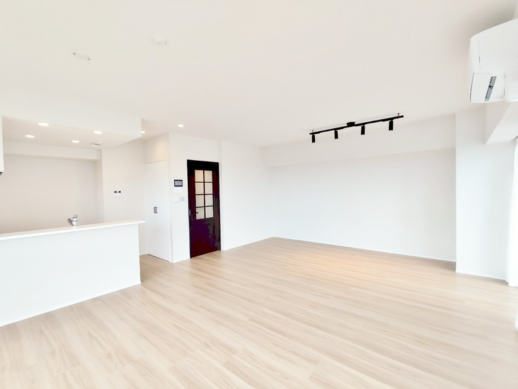 居間 快適に過ごす毎日を求めて、暮らしの中でご自身の「マイホーム」に創り上げてください。