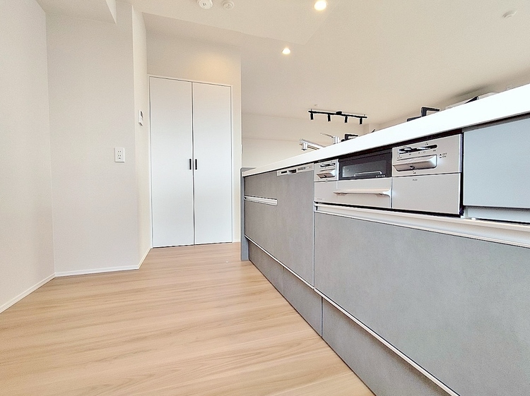 キッチン 洗練されたスタイリッシュなデザイン性と使いやすさを備えた仕様。