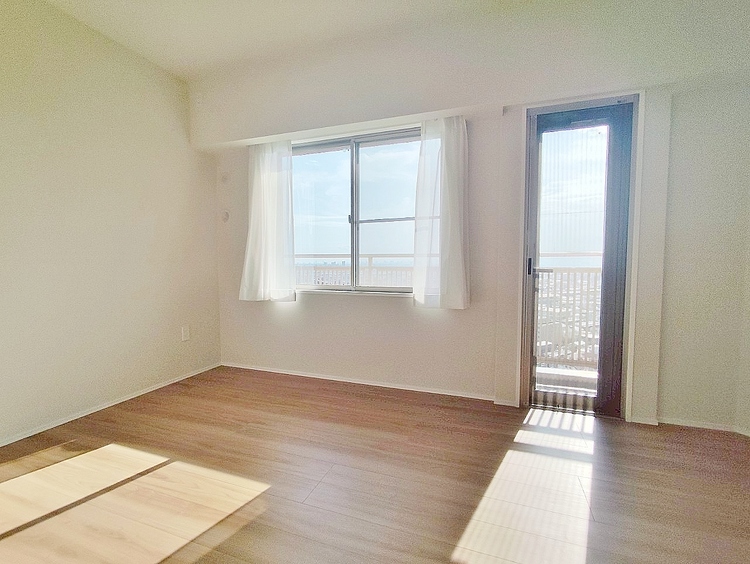 寝室 ベッドも十分に設置するスペースがあります。