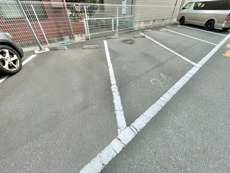 駐車場 本物件の駐車スペースです。車種制限のある場合もございますので、お気軽にお問い合わせくださいませ。