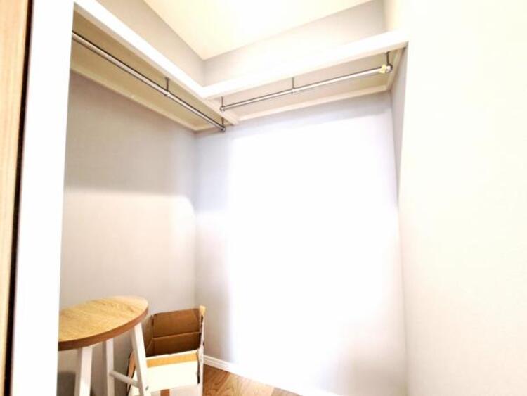 収納 ウォークインクローゼットには普段使わない季節用品やトランクなど、大きなものもラクラク収納できます。