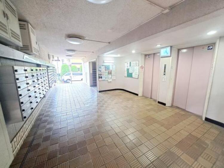 エントランス 居住者の帰り、訪れる方を優しく迎えてくれるエントランスです。