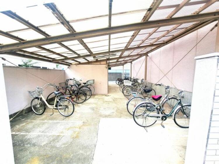 その他 屋根がついた駐輪場、自転車も濡れにくいです。