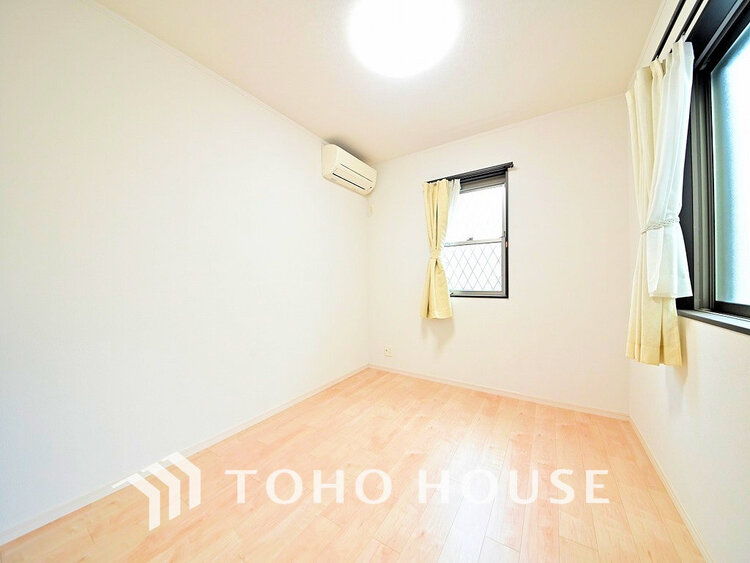 内装 採光もある洋室は、くつろぎのひと時を過ごすのにぴったり