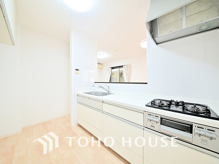 キッチン シンプルな部屋の雰囲気に溶け合うナチュラルキッチン