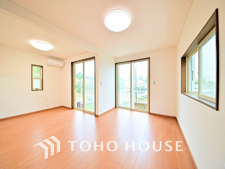 内装 家族みんなが爽やかに過ごせるように、光をたっぷり取り込んだLDK