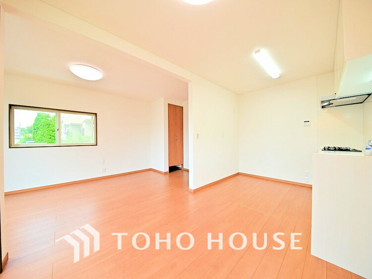 内装 上質な時間を育む暮らしのメインステージ。寛ぎとコミュニケーションを育む居心地のよい場所